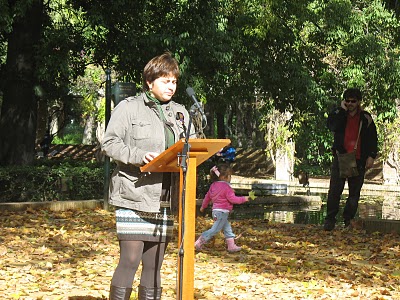 Rocío Hernández leyendo.